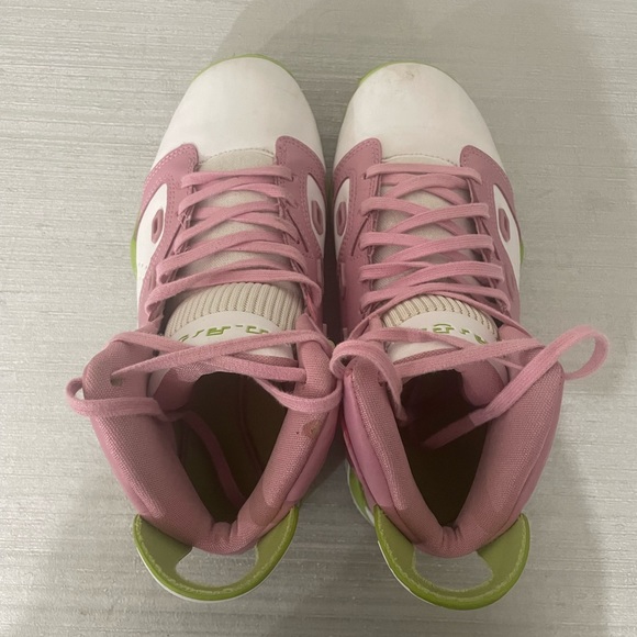 Jordan Sneakers - Picture 2 of 4